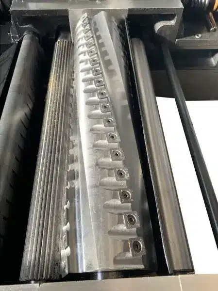 Arbre Ø 95mm à 4 hélices munies de 72 plaquettes carbure 15x15x2.5mm à coins arrondis